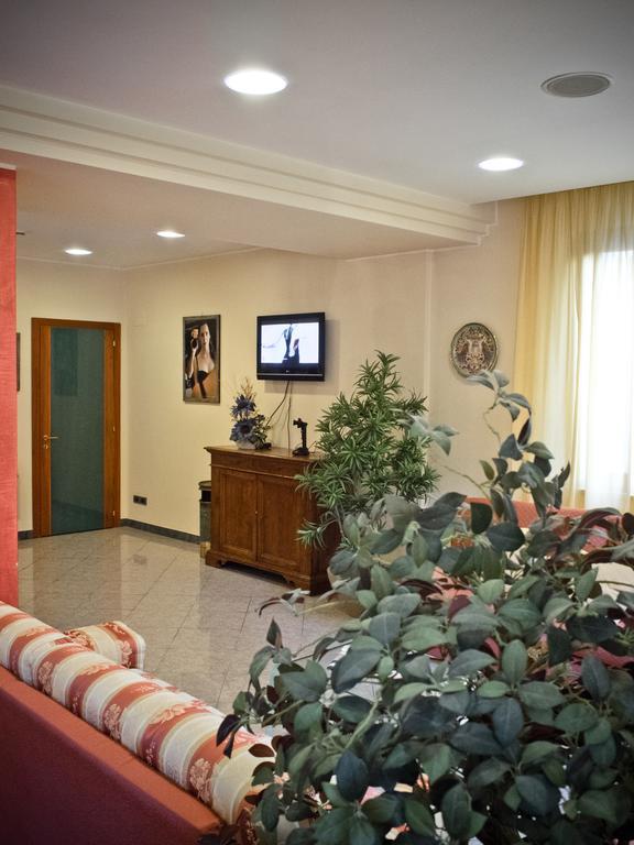 Hotel Tirrenus Perugia Exterior foto